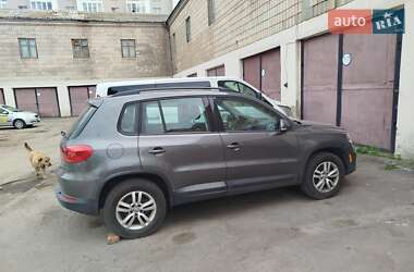 Позашляховик / Кросовер Volkswagen Tiguan 2016 в 