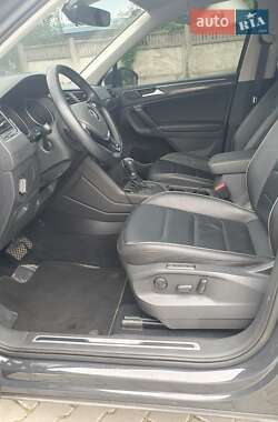 Внедорожник / Кроссовер Volkswagen Tiguan 2018 в 
