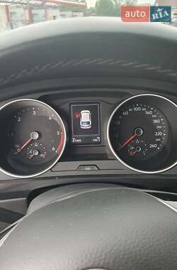 Внедорожник / Кроссовер Volkswagen Tiguan 2018 в 