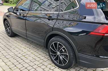 Внедорожник / Кроссовер Volkswagen Tiguan 2019 в 