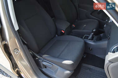 Внедорожник / Кроссовер Volkswagen Tiguan 2011 в 
