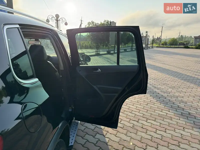 Volkswagen Tiguan 2017 VIN WVGTV7AX5HK024101 фото оголошення 14 з 98