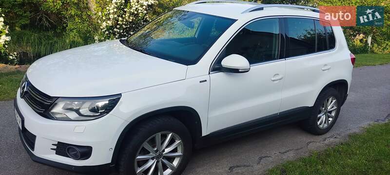 Внедорожник / Кроссовер Volkswagen Tiguan 2015 в 