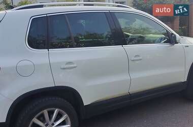 Внедорожник / Кроссовер Volkswagen Tiguan 2015 в 
