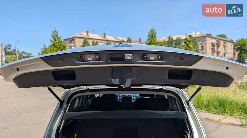 Внедорожник / Кроссовер Volkswagen Tiguan 2010 в Кривом Роге