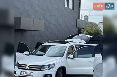 Позашляховик / Кросовер Volkswagen Tiguan 2013 в 