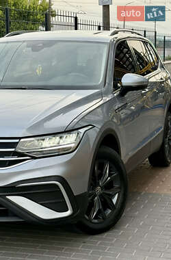 Позашляховик / Кросовер Volkswagen Tiguan 2023 в 
