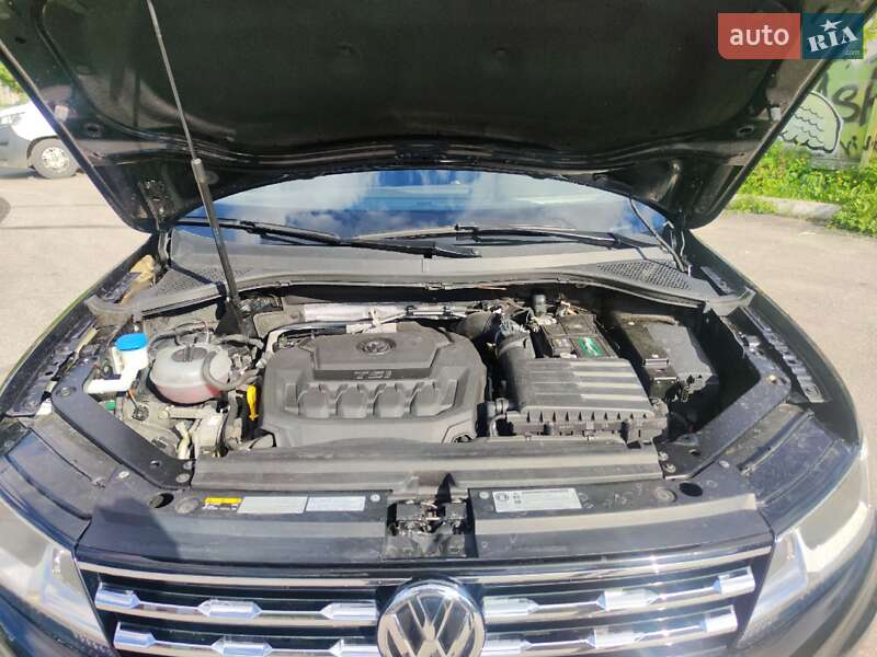 Позашляховик / Кросовер Volkswagen Tiguan 2017 в Харкові
