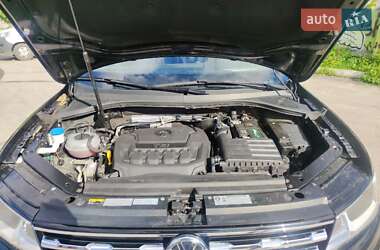 Позашляховик / Кросовер Volkswagen Tiguan 2017 в 