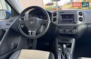 Внедорожник / Кроссовер Volkswagen Tiguan 2016 в 