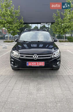 Внедорожник / Кроссовер Volkswagen Tiguan 2015 в Ровно