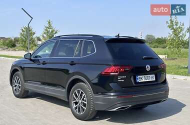 Внедорожник / Кроссовер Volkswagen Tiguan 2019 в 