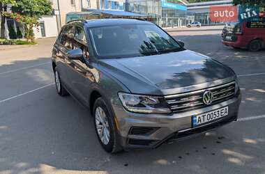 Внедорожник / Кроссовер Volkswagen Tiguan 2017 в 