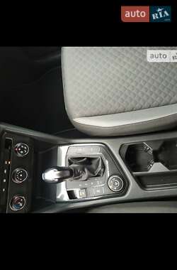 Внедорожник / Кроссовер Volkswagen Tiguan 2017 в 