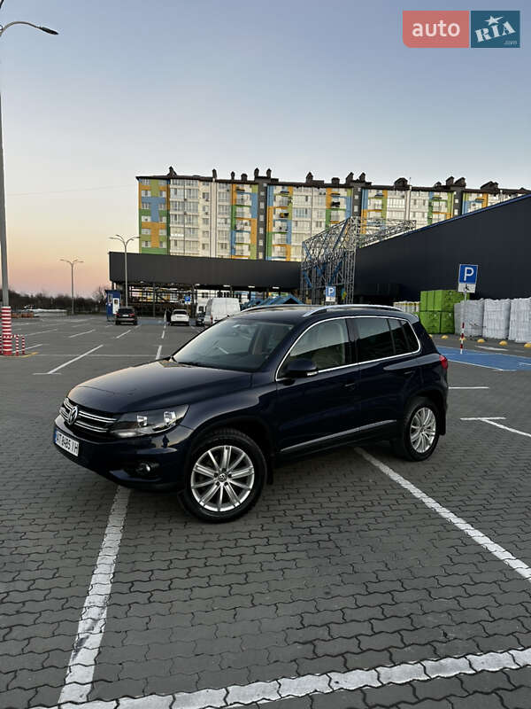 Позашляховик / Кросовер Volkswagen Tiguan 2012 в 