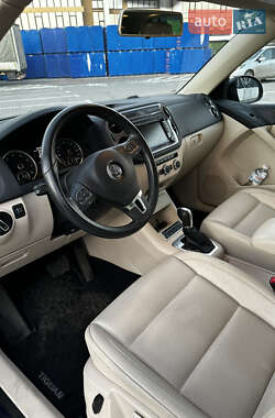 Позашляховик / Кросовер Volkswagen Tiguan 2012 в 