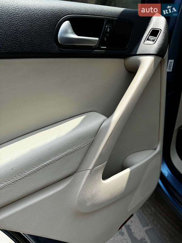 Внедорожник / Кроссовер Volkswagen Tiguan 2017 в Ирпене