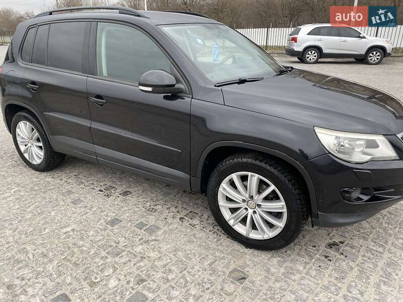 Внедорожник / Кроссовер Volkswagen Tiguan 2009 в 