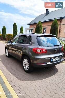 Внедорожник / Кроссовер Volkswagen Tiguan 2011 в 
