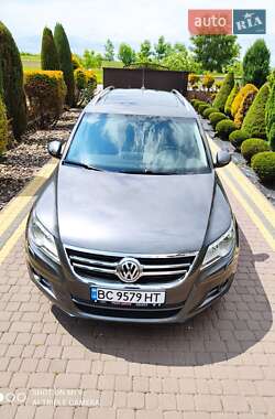 Внедорожник / Кроссовер Volkswagen Tiguan 2011 в 