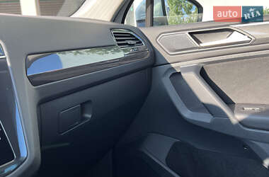 Внедорожник / Кроссовер Volkswagen Tiguan 2021 в 