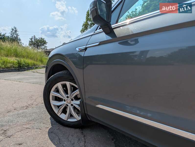 Внедорожник / Кроссовер Volkswagen Tiguan 2017 в Чернигове