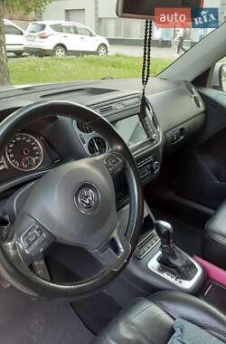Внедорожник / Кроссовер Volkswagen Tiguan 2014 в 