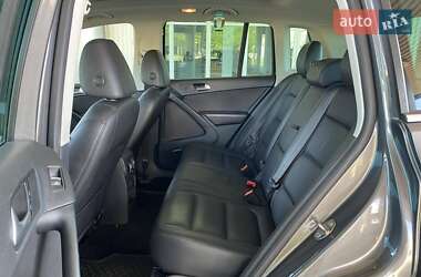 Внедорожник / Кроссовер Volkswagen Tiguan 2015 в 