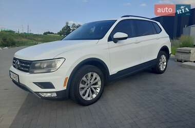 Позашляховик / Кросовер Volkswagen Tiguan 2017 в Хмельницькому