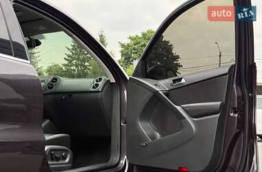 Внедорожник / Кроссовер Volkswagen Tiguan 2016 в 