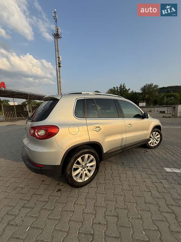 Внедорожник / Кроссовер Volkswagen Tiguan 2011 в Черновцах