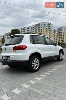 Внедорожник / Кроссовер Volkswagen Tiguan 2016 в 