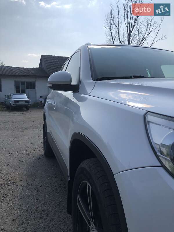 Внедорожник / Кроссовер Volkswagen Tiguan 2011 в Болграде
