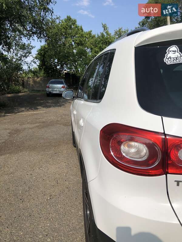 Внедорожник / Кроссовер Volkswagen Tiguan 2011 в Болграде