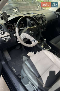 Внедорожник / Кроссовер Volkswagen Tiguan 2012 в 