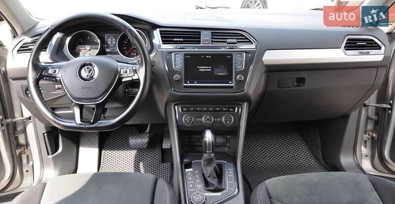Внедорожник / Кроссовер Volkswagen Tiguan 2016 в Одессе