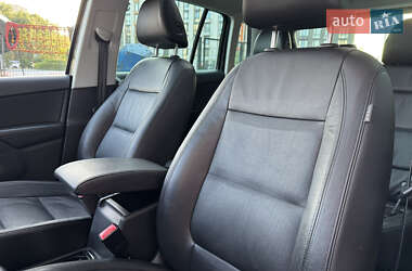 Внедорожник / Кроссовер Volkswagen Tiguan 2016 в 