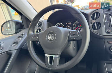 Внедорожник / Кроссовер Volkswagen Tiguan 2016 в 