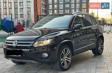 Внедорожник / Кроссовер Volkswagen Tiguan 2016 в 