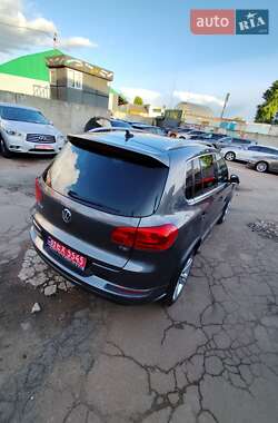 Внедорожник / Кроссовер Volkswagen Tiguan 2016 в 