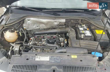 Внедорожник / Кроссовер Volkswagen Tiguan 2011 в 
