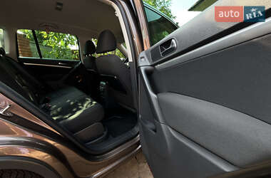 Внедорожник / Кроссовер Volkswagen Tiguan 2012 в 