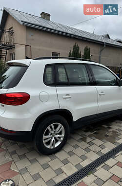 Внедорожник / Кроссовер Volkswagen Tiguan 2017 в 