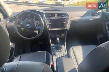 Внедорожник / Кроссовер Volkswagen Tiguan 2021 в 