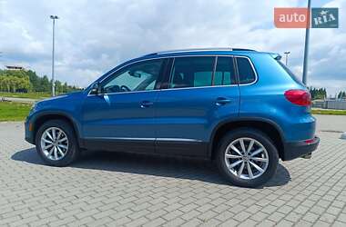 Внедорожник / Кроссовер Volkswagen Tiguan 2016 в 