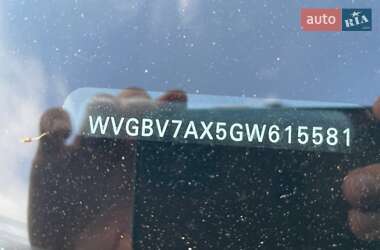 Внедорожник / Кроссовер Volkswagen Tiguan 2016 в 