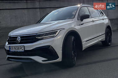 Внедорожник / Кроссовер Volkswagen Tiguan 2021 в Киеве