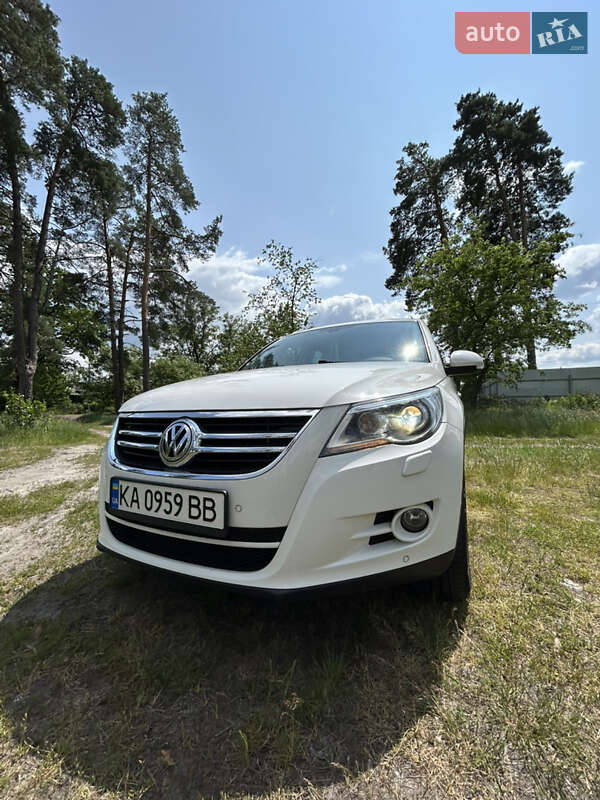 Внедорожник / Кроссовер Volkswagen Tiguan 2011 в Киеве