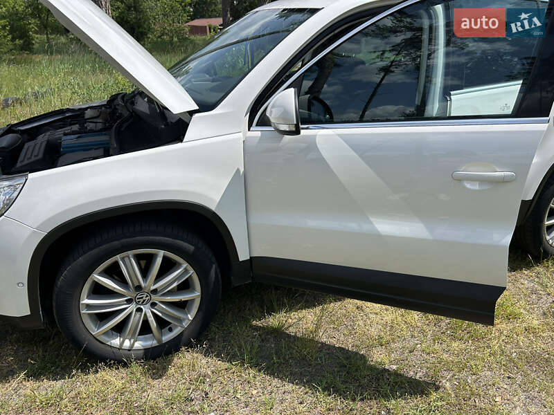 Внедорожник / Кроссовер Volkswagen Tiguan 2011 в Киеве