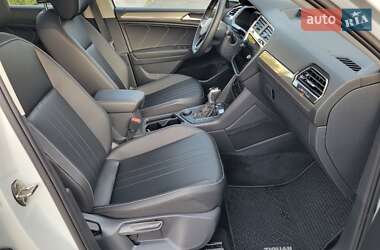 Позашляховик / Кросовер Volkswagen Tiguan 2022 в 
